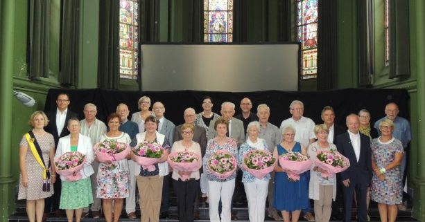 Gemeente huldigt gouden en diamanten koppels